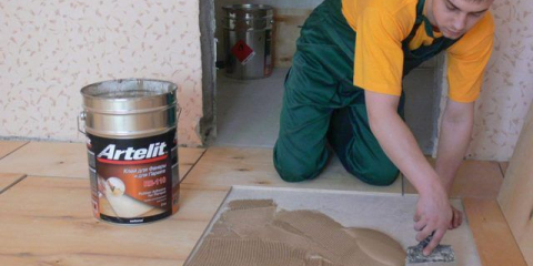 Jak a jak správně lepit překližku na betonovou podlahu